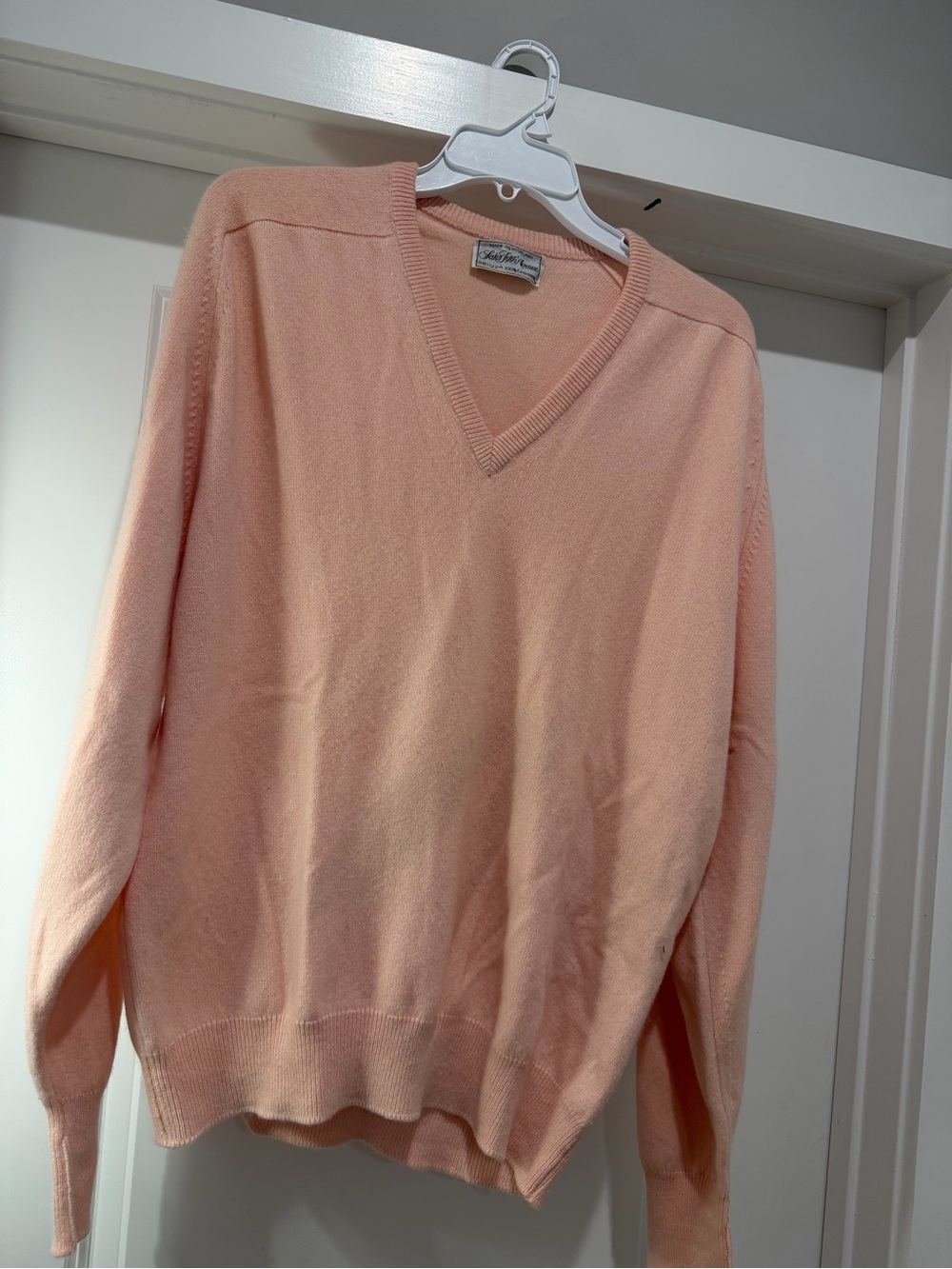 Vintage Saks Fifth Avenue Pink 100% Cashmere V-Neck Sweater- Size L